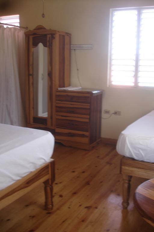 Finjam Cottage Порт-Антоніо Номер фото